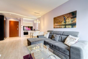 Economy Dom & House Apartments By the River in Gdańsk with Pool, Sauna and Gym